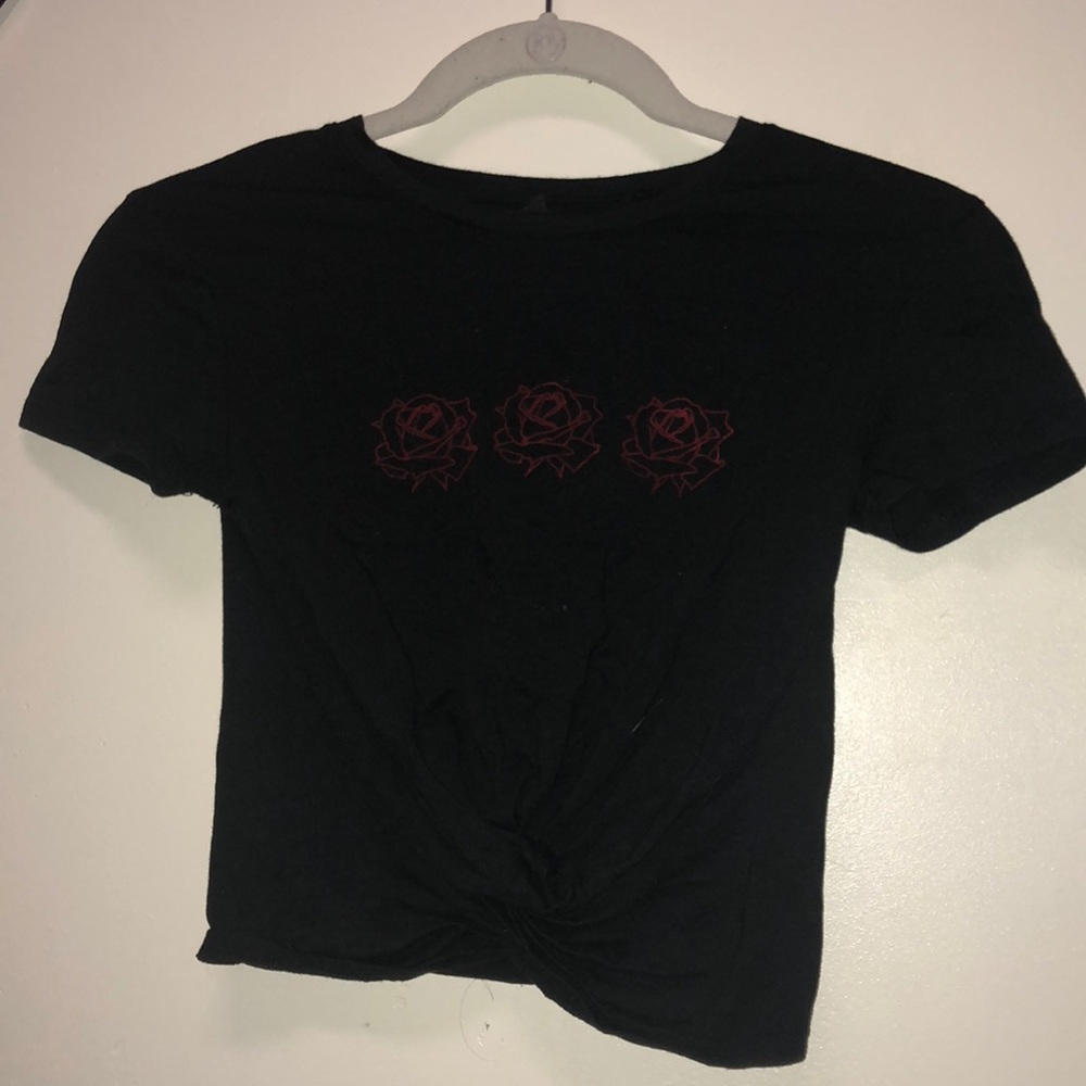Black Cropped tee with Velvet Roses.